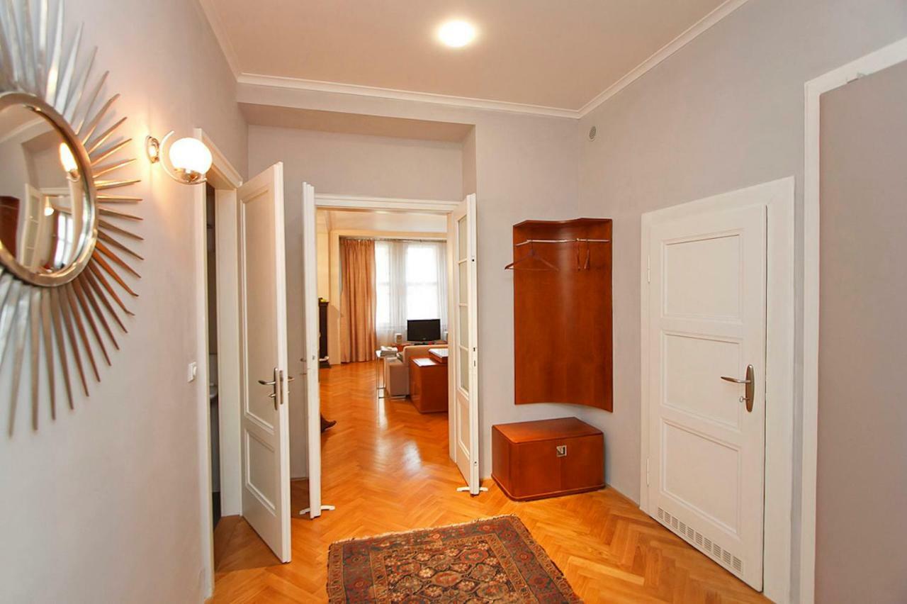 Spacious Elegance In The Heart Of Old Town Prag Exterior foto