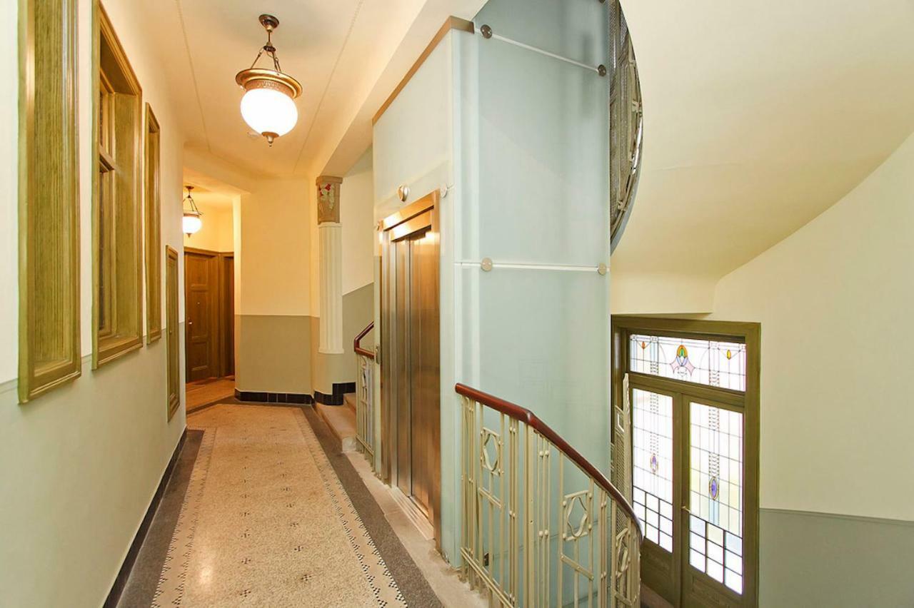 Spacious Elegance In The Heart Of Old Town Prag Exterior foto