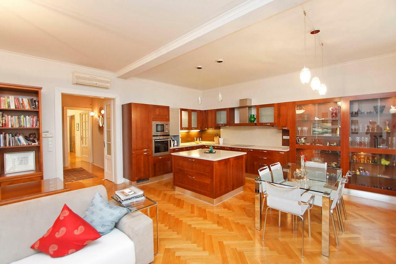 Spacious Elegance In The Heart Of Old Town Prag Exterior foto